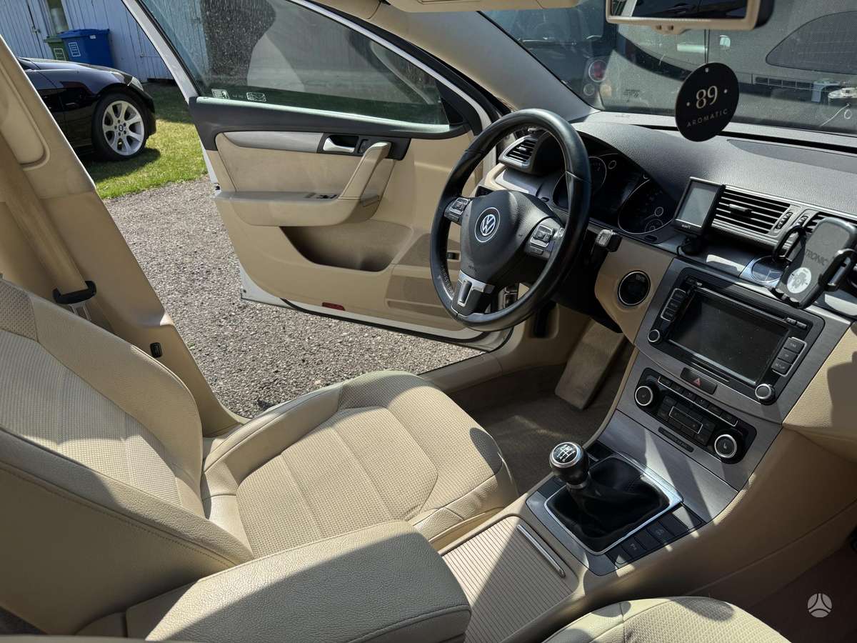 Volkswagen Passat 2012 — photo 35