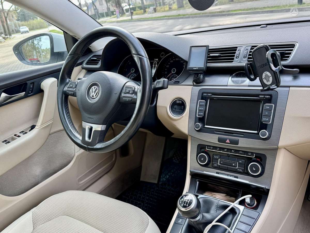 Volkswagen Passat 2012 — engine 1968 cm³, 140 HP (103kW)