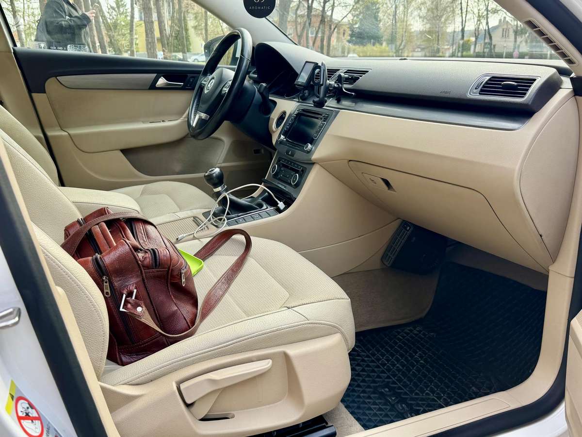 Volkswagen Passat 2012 — photo 5