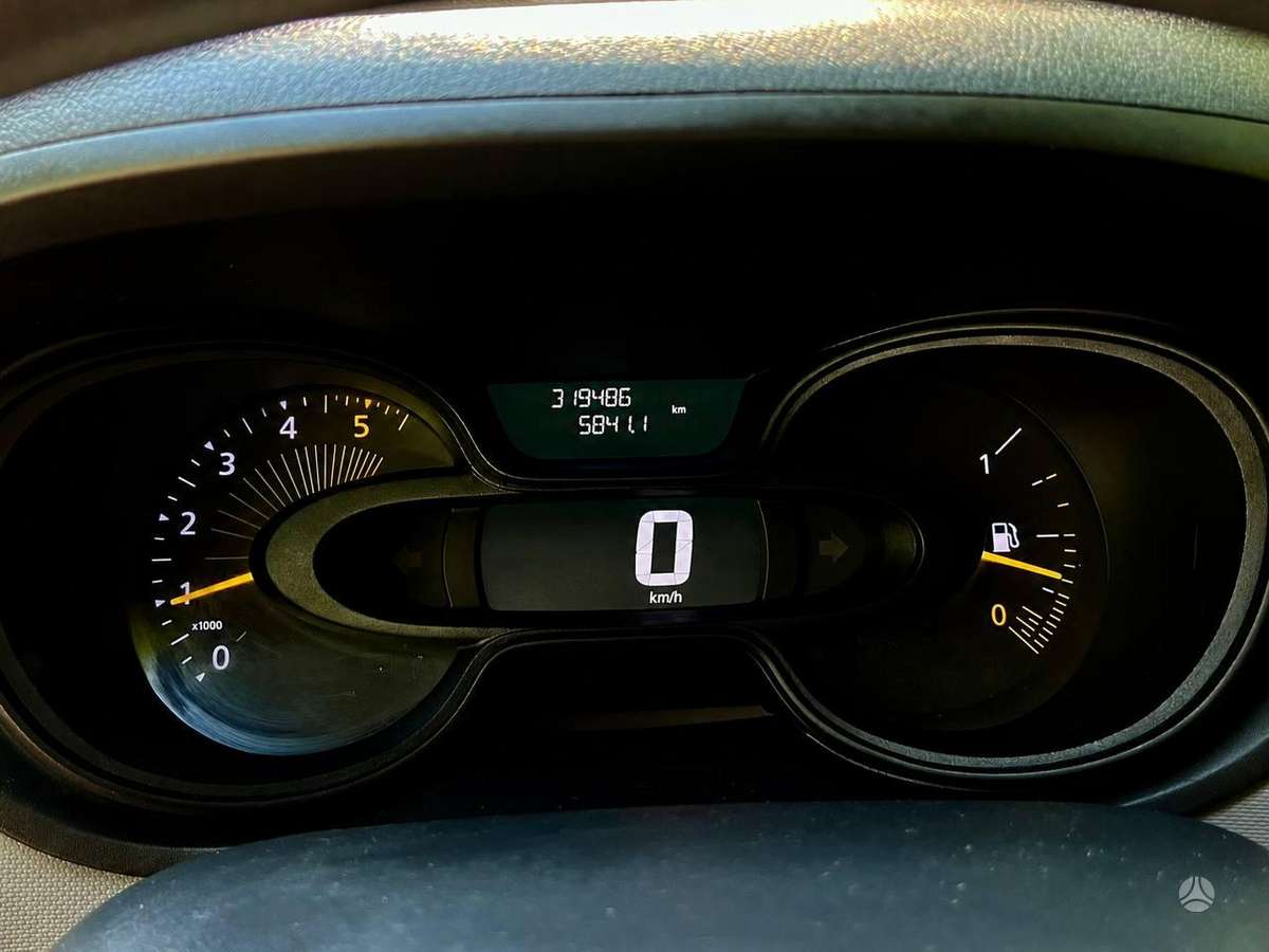 Renault Trafic 2015 — photo 11
