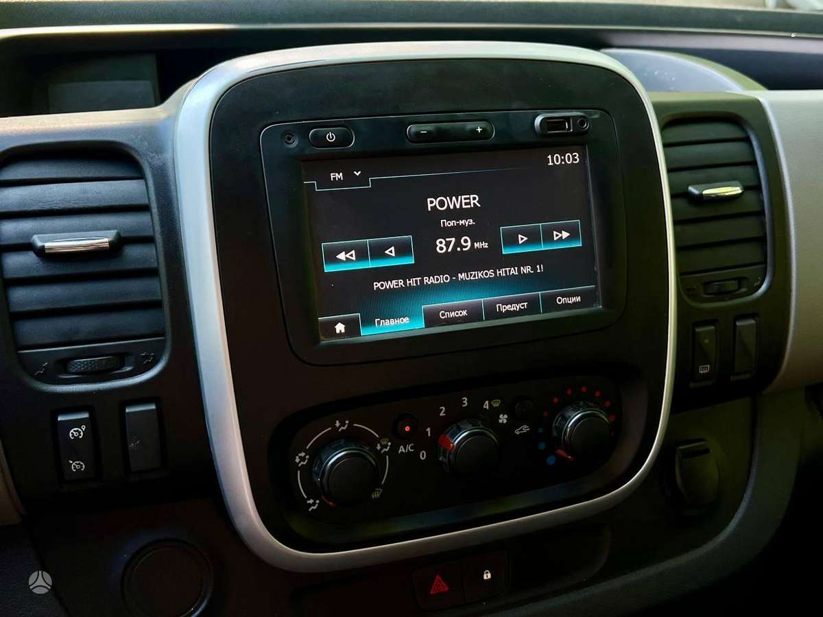 Renault Trafic 2015 — photo 12