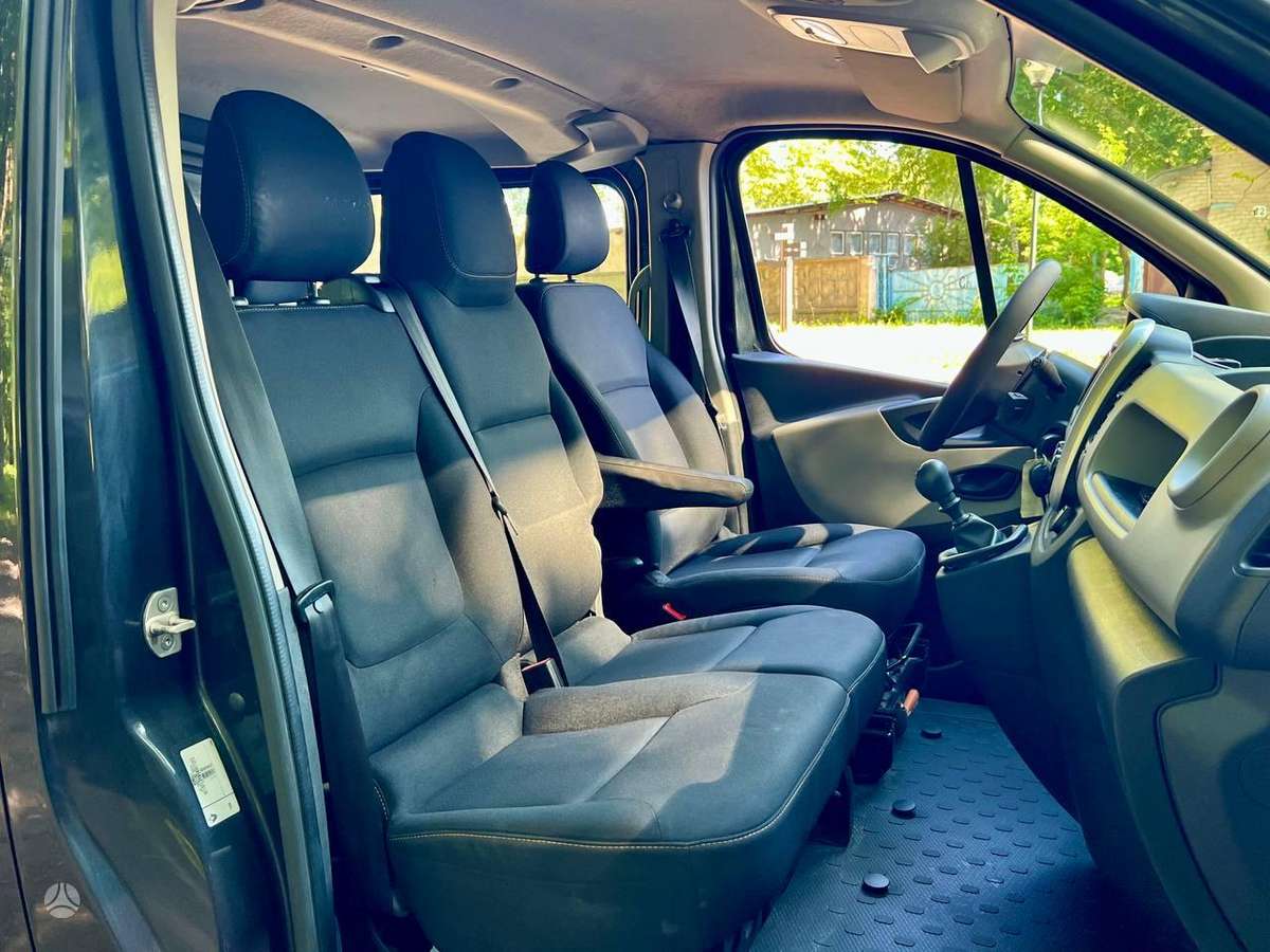 Renault Trafic 2015 — interior