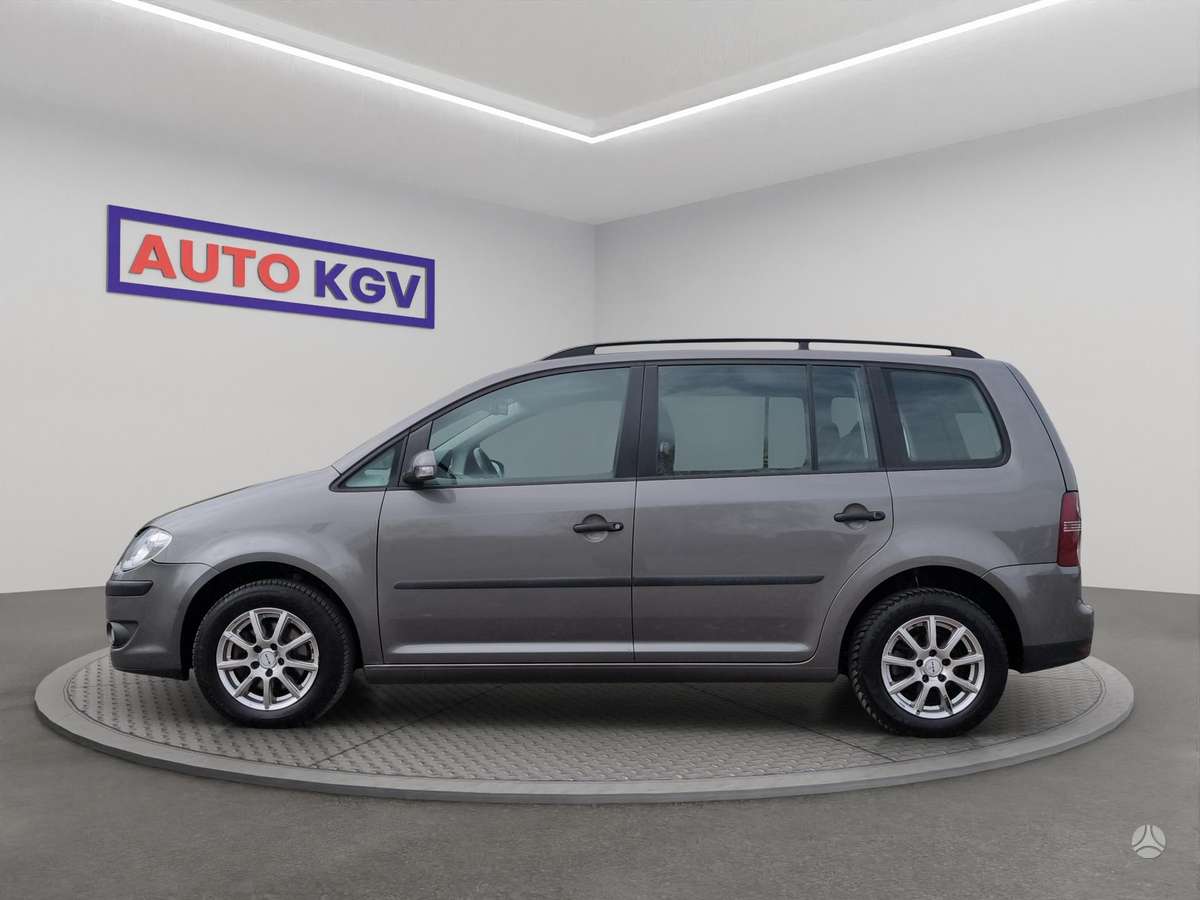 Volkswagen Touran 2008 — rear view