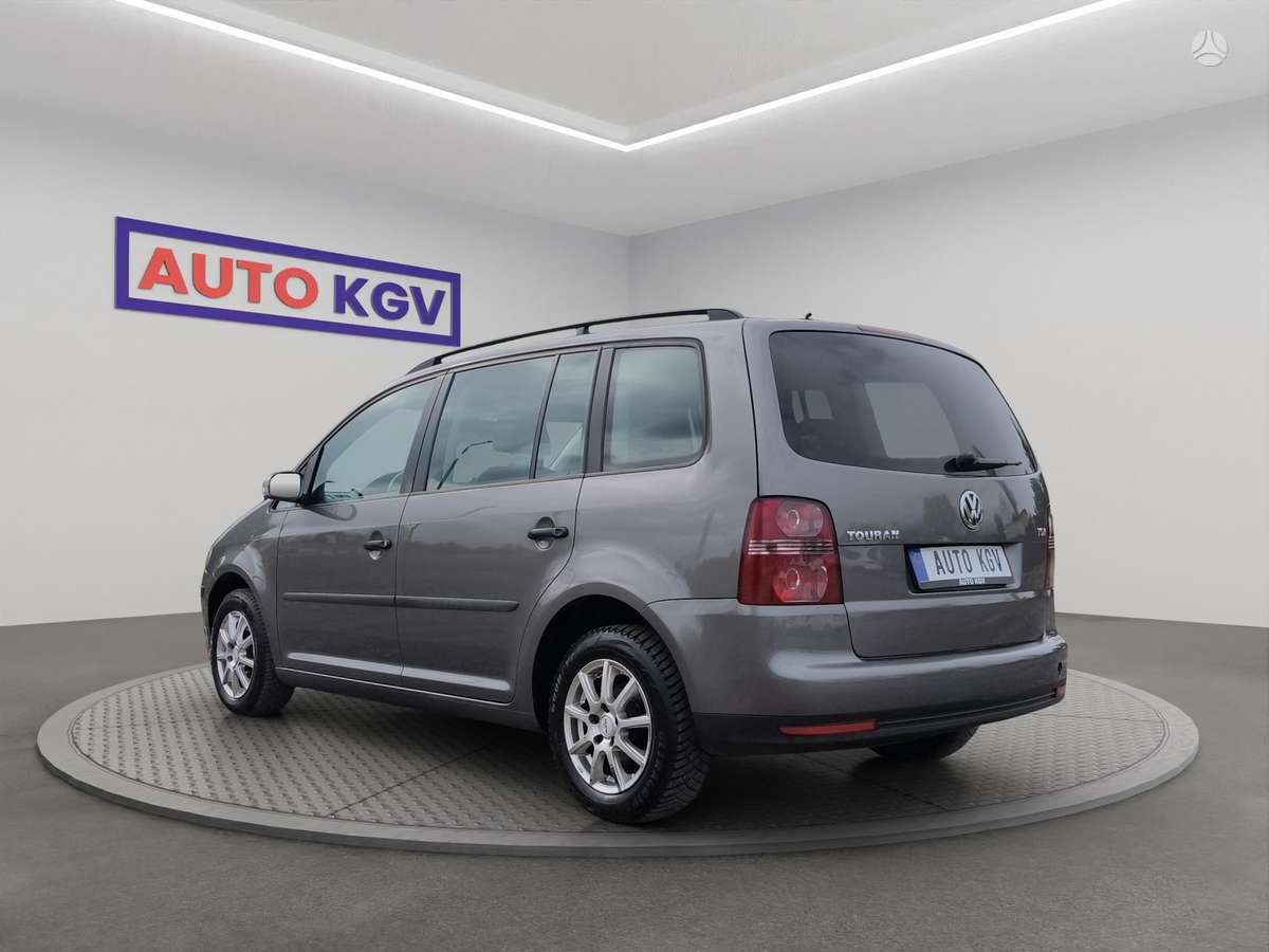 Volkswagen Touran 2008 — interior