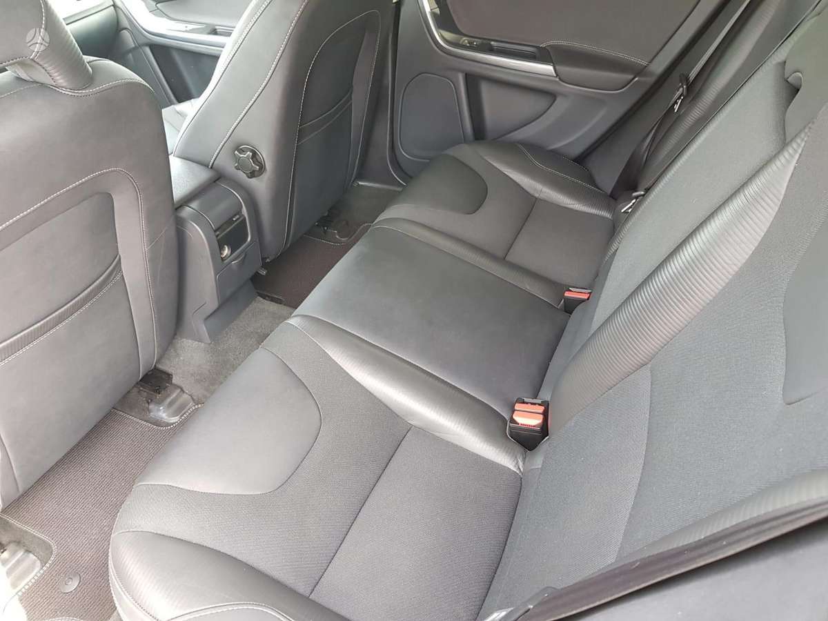 Volvo V60 2012 — photo 11