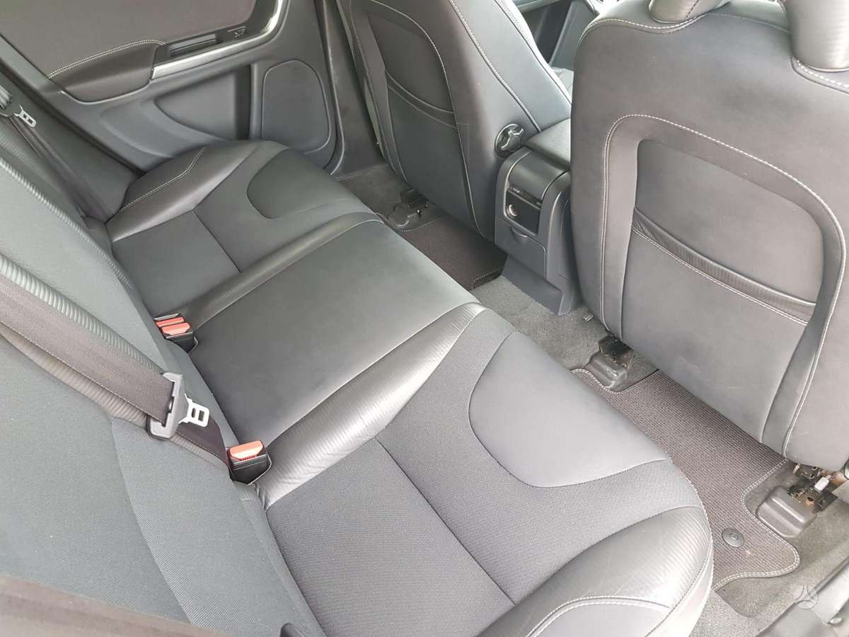 Volvo V60 2012 — photo 12