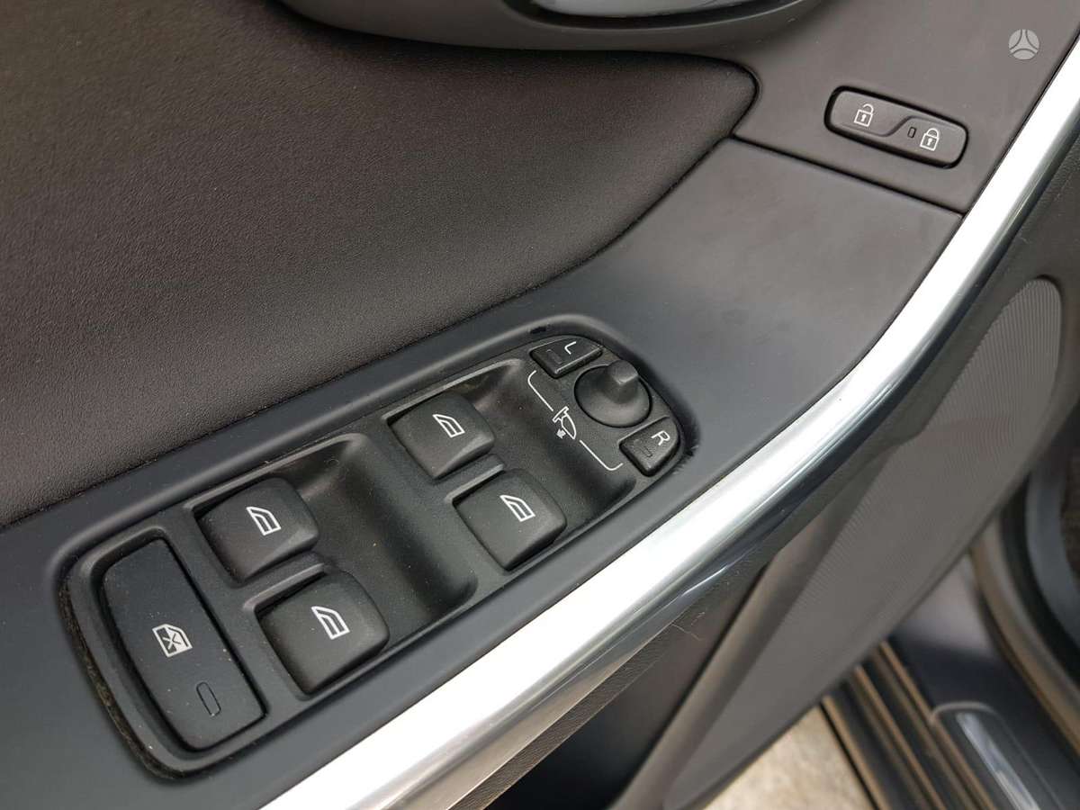 Volvo V60 2012 — photo 13