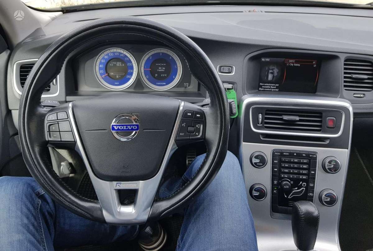 Volvo V60 2012 — photo 15