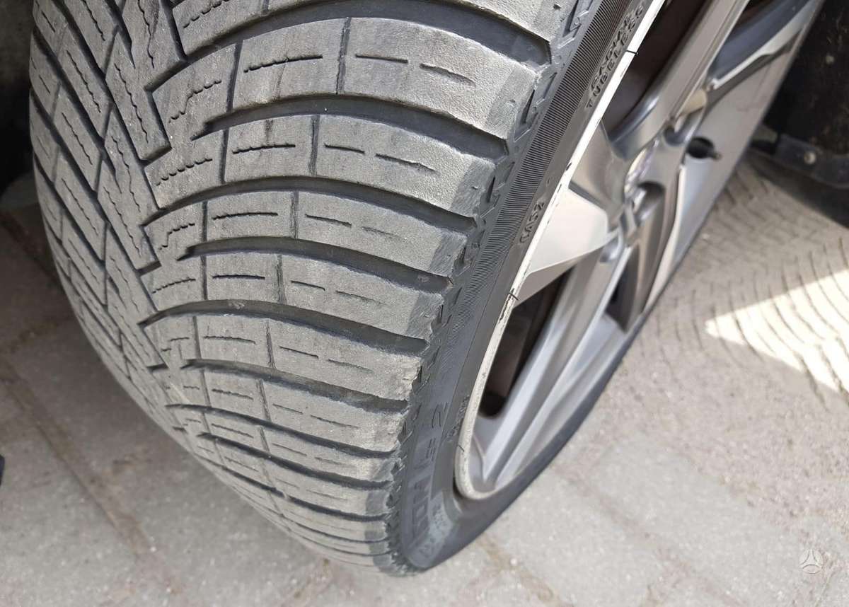 Volvo V60 2012 — photo 17
