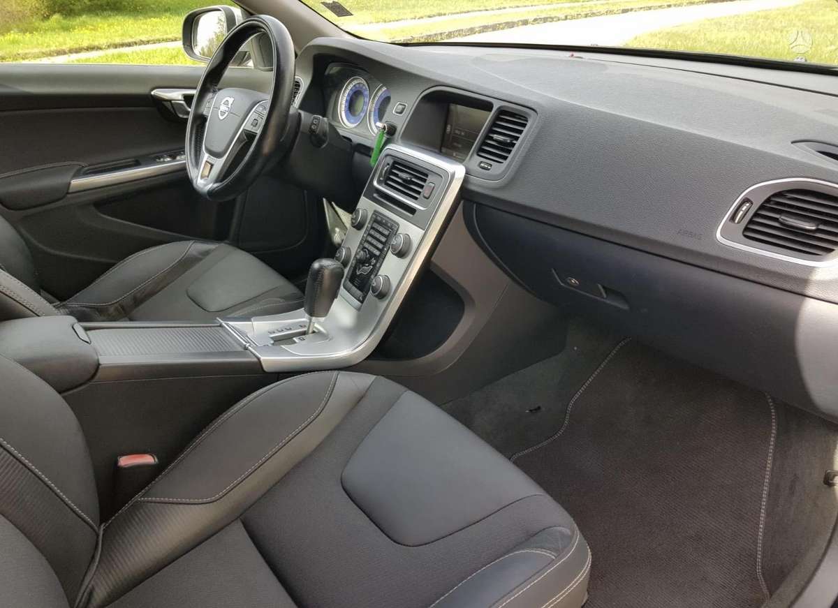 Volvo V60 2012 — photo 9