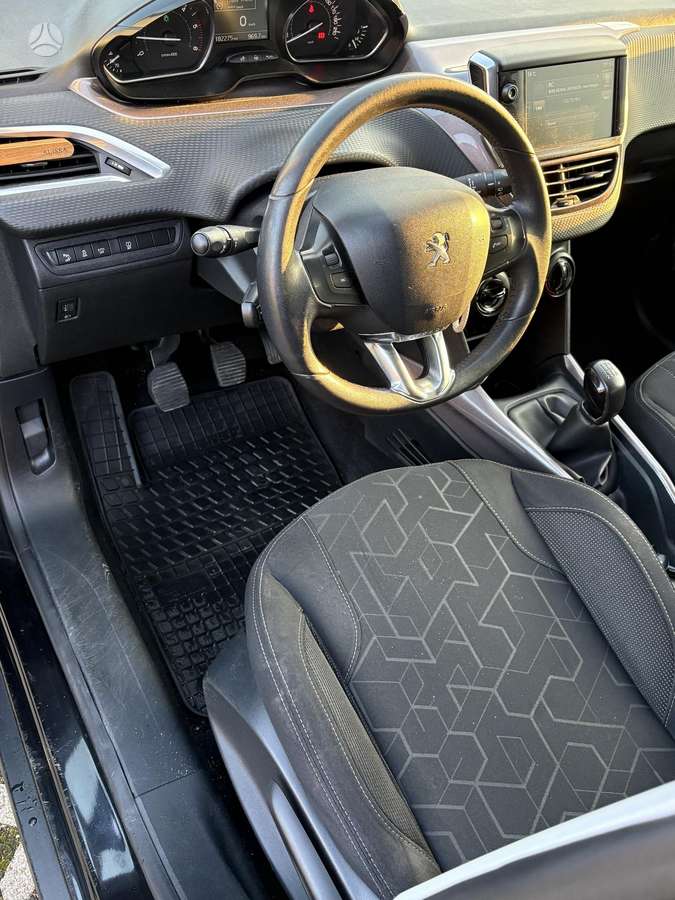 Peugeot 2008 2015 — photo 12