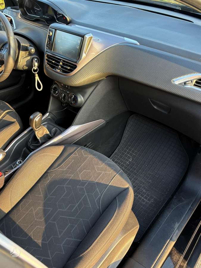 Peugeot 2008 2015 — photo 13