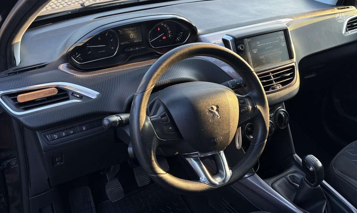 Peugeot 2008 2015 — photo 14