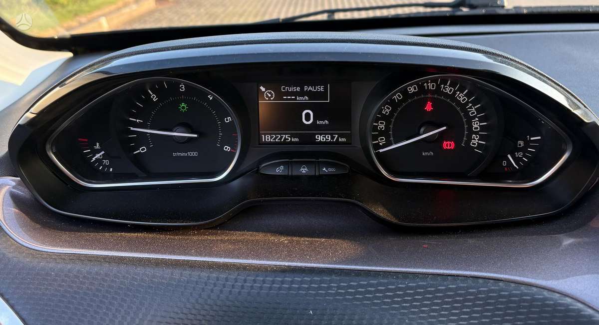 Peugeot 2008 2015 — photo 15