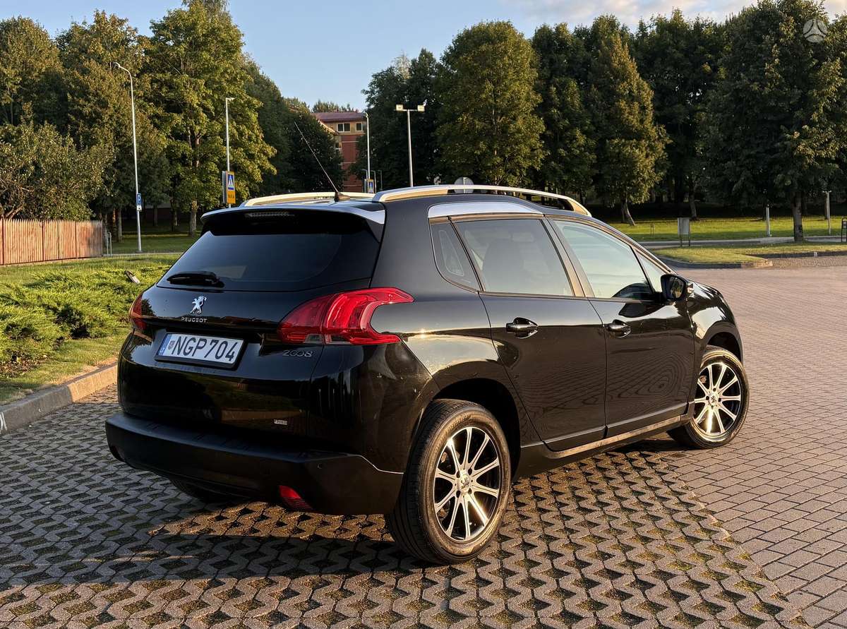 Peugeot 2008 2015 — rear view