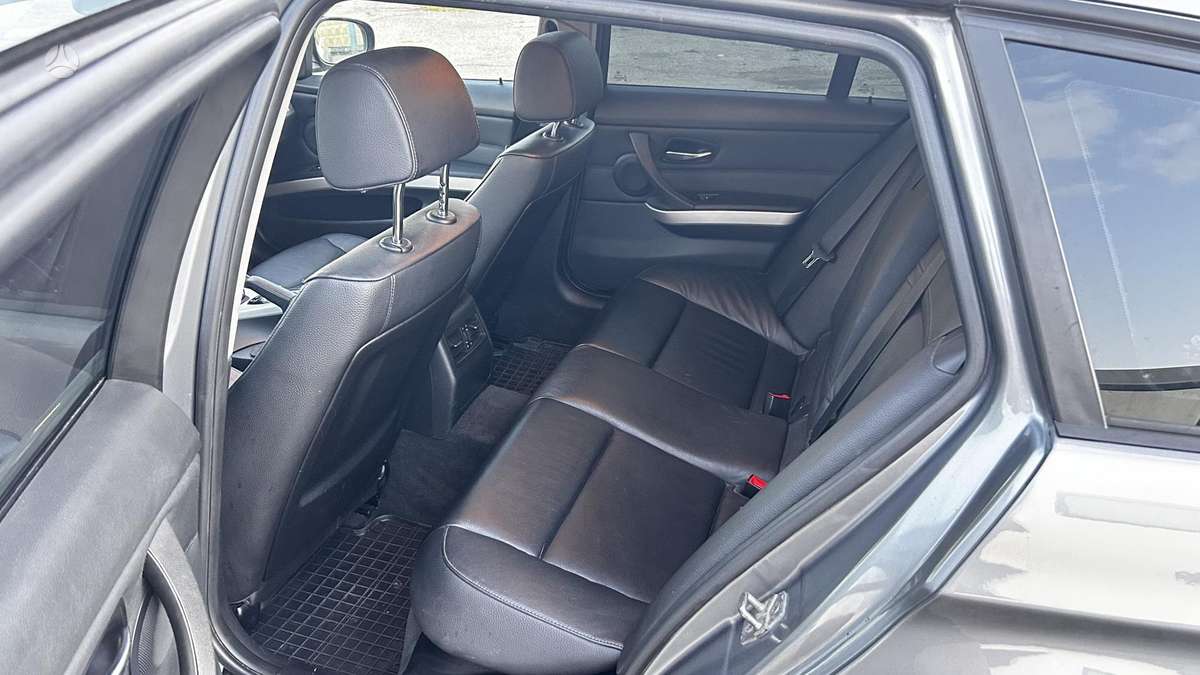 BMW 318 2010 — photo 10