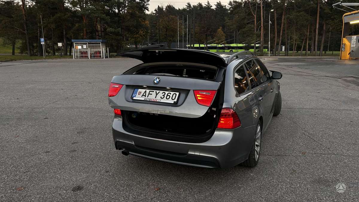 BMW 318 2010 — photo 6