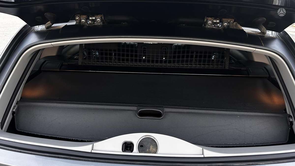 BMW 318 2010 — photo 7