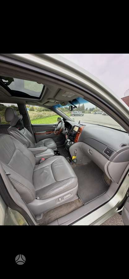 Toyota Sienna 2009 — photo 13