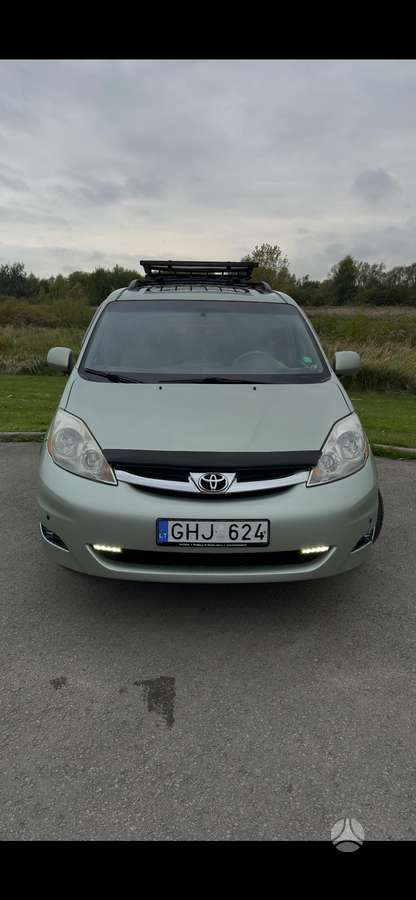 Toyota Sienna 2009 — interior