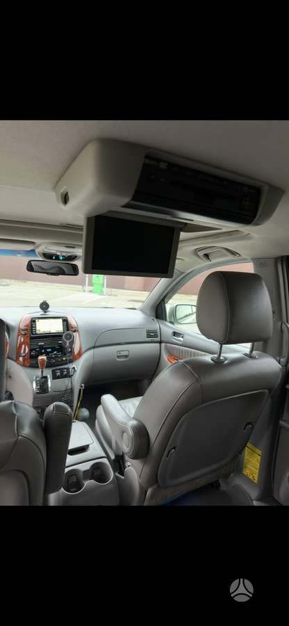 Toyota Sienna 2009 — photo 6