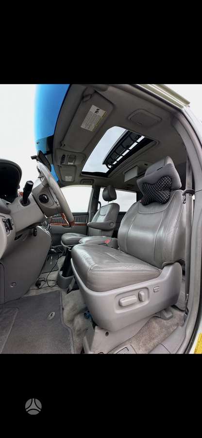 Toyota Sienna 2009 — photo 8