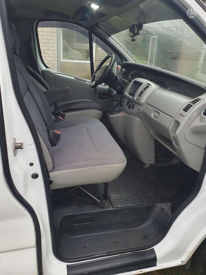 Renault Trafic 2009 — photo 8