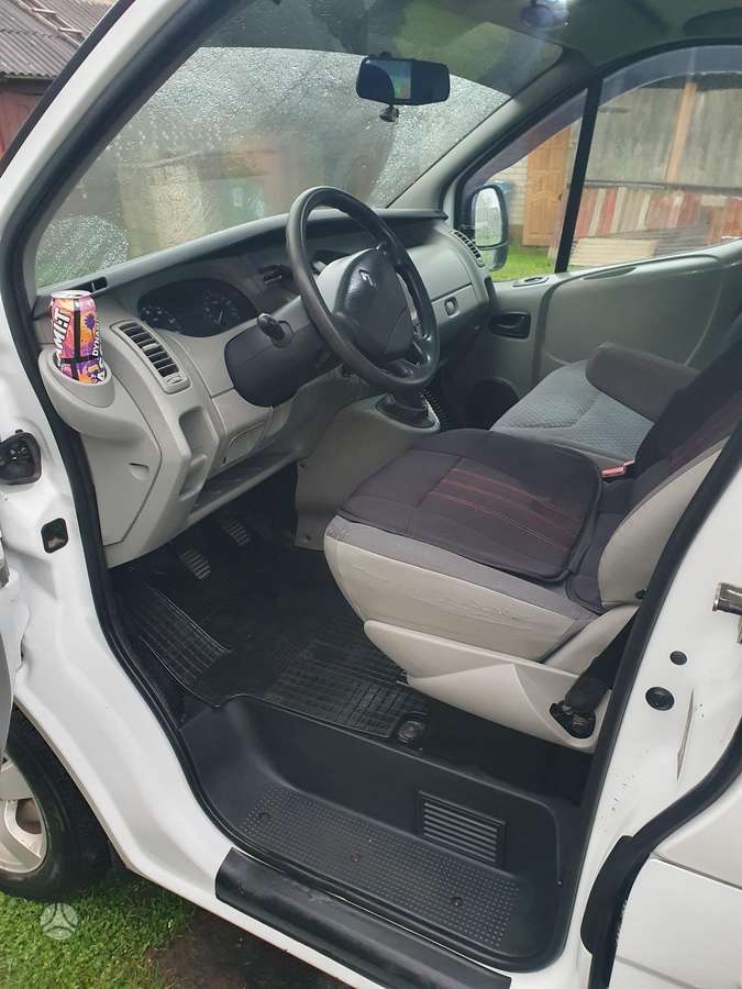 Renault Trafic 2009 — photo 9