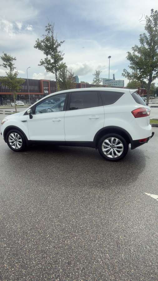 Ford Kuga 2010 — вигляд ззаду