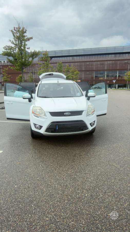 Ford Kuga 2010 — салон