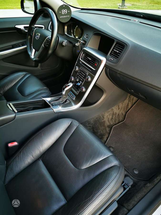 Volvo V60 2013 — photo 12