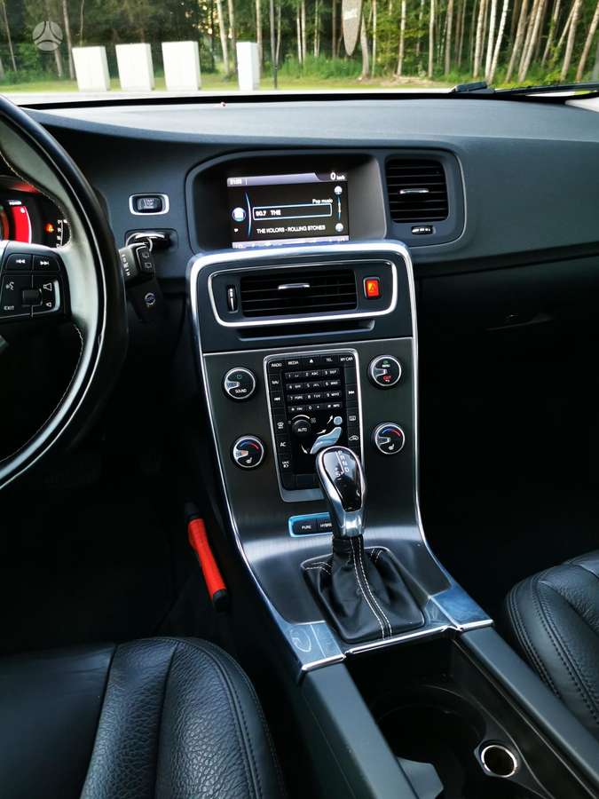 Volvo V60 2013 — photo 13