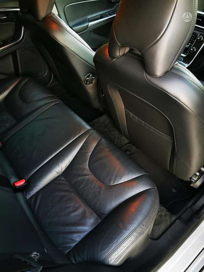 Volvo V60 2013 — photo 14