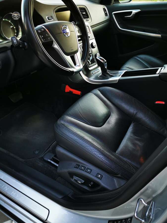 Volvo V60 2013 — photo 15