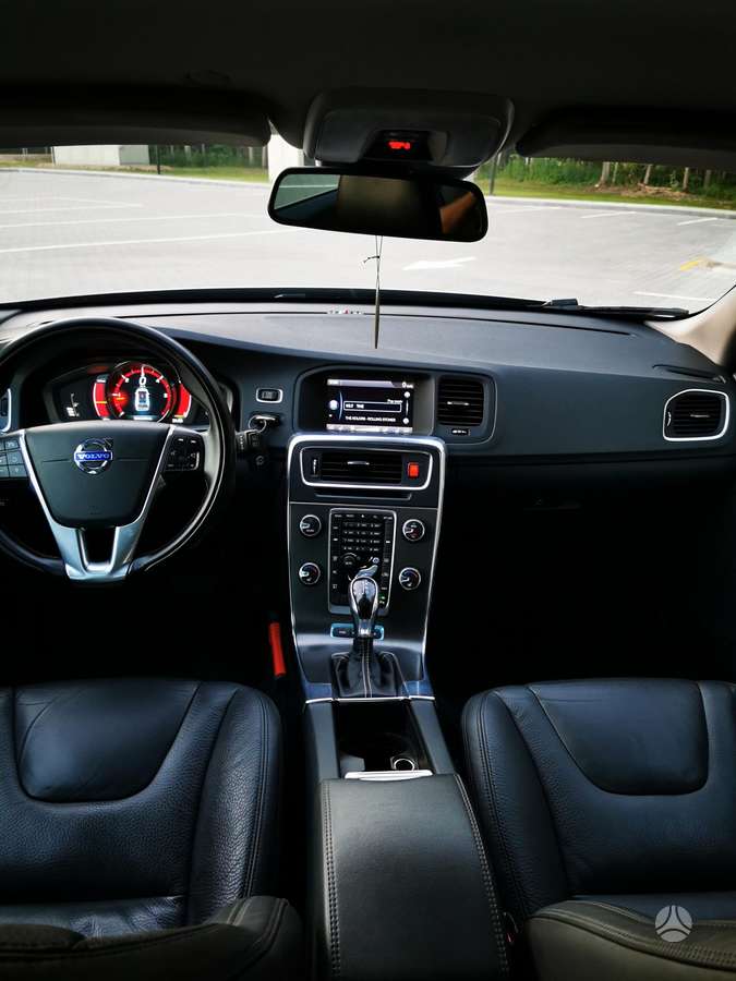 Volvo V60 2013 — photo 17
