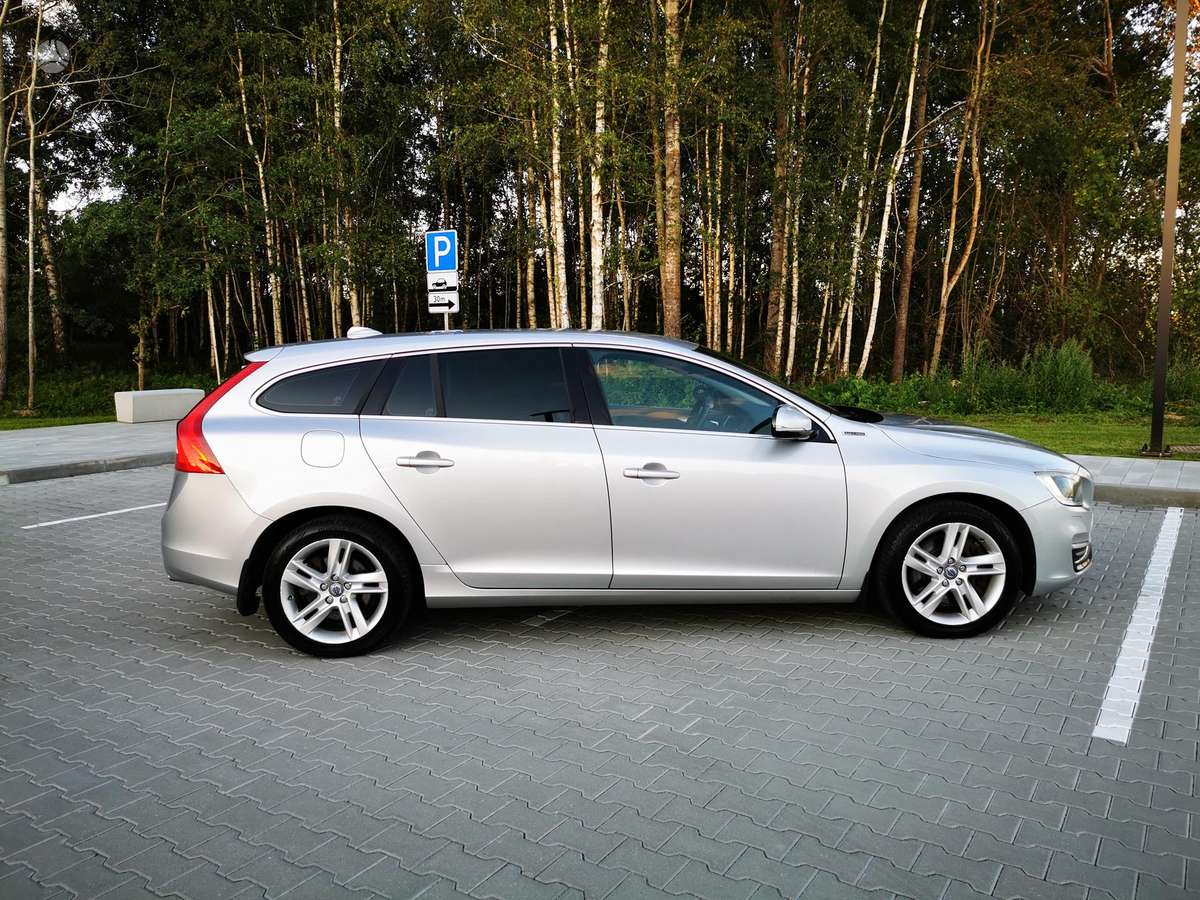 Volvo V60 2013 — interior