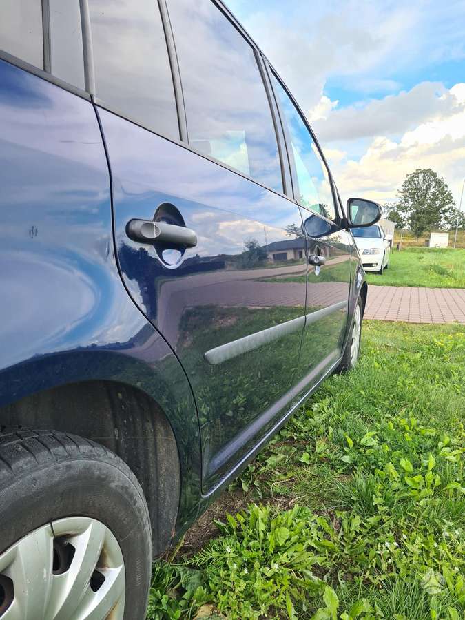 Volkswagen Touran 2009 — photo 10