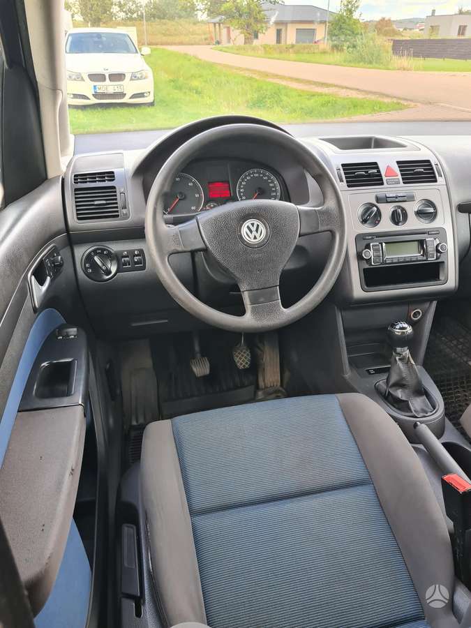 Volkswagen Touran 2009 — photo 12