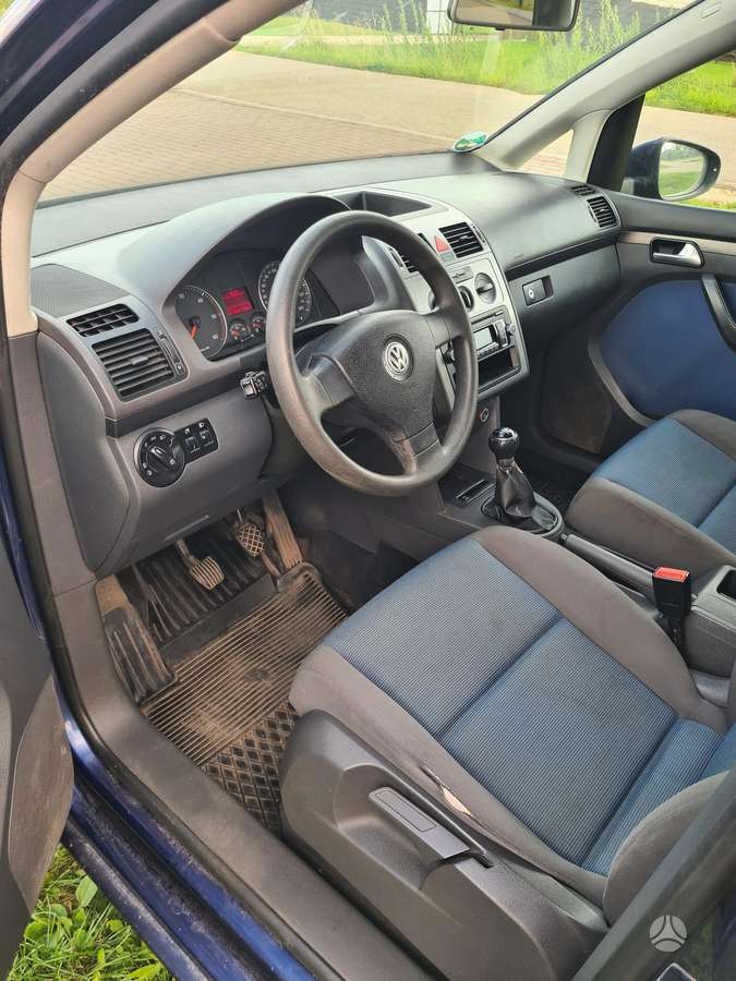 Volkswagen Touran 2009 — photo 13
