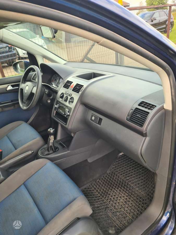 Volkswagen Touran 2009 — photo 15
