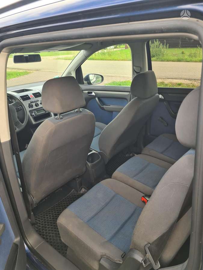 Volkswagen Touran 2009 — photo 16