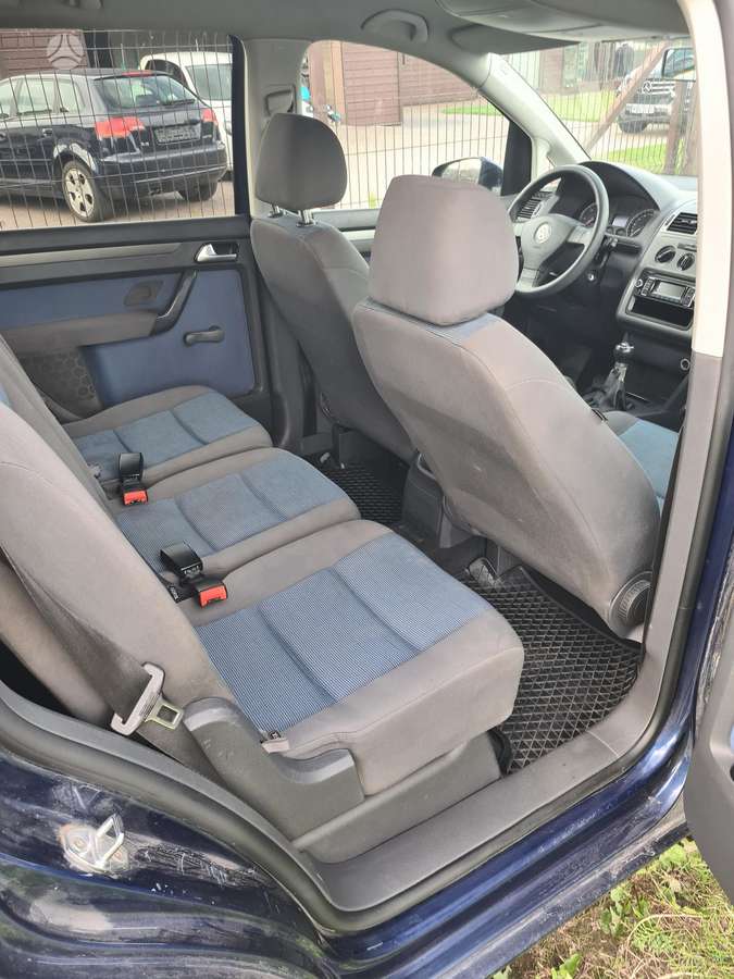 Volkswagen Touran 2009 — photo 17