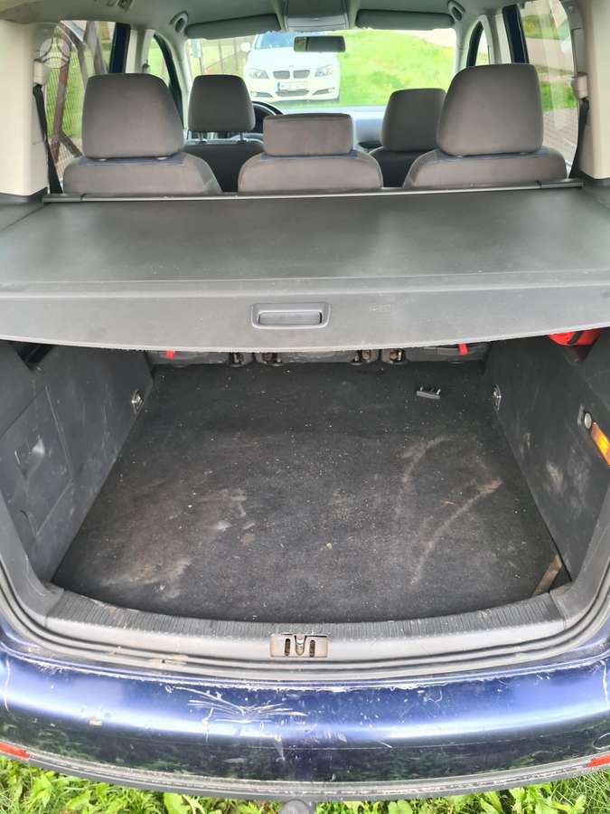 Volkswagen Touran 2009 — photo 18