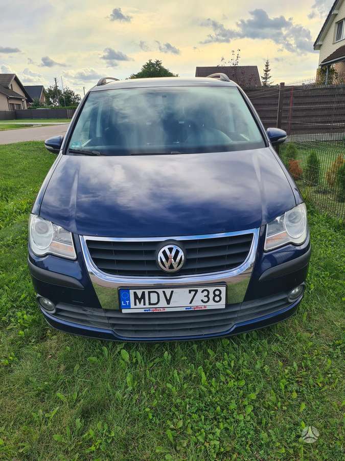 Volkswagen Touran 2009 — rear view