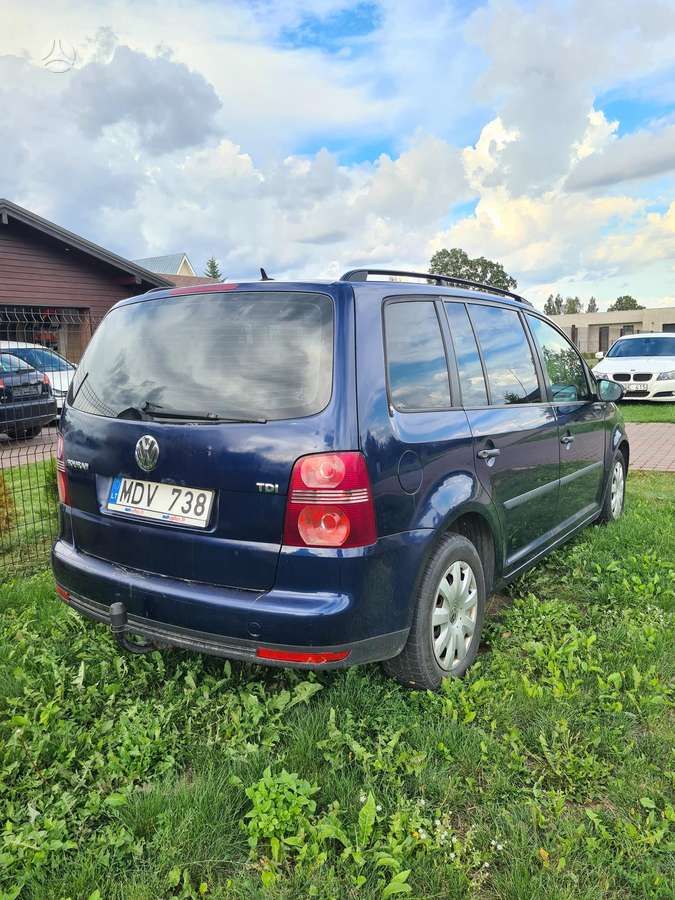 Volkswagen Touran 2009 — engine 1900 cm³, 105 HP (77kW)