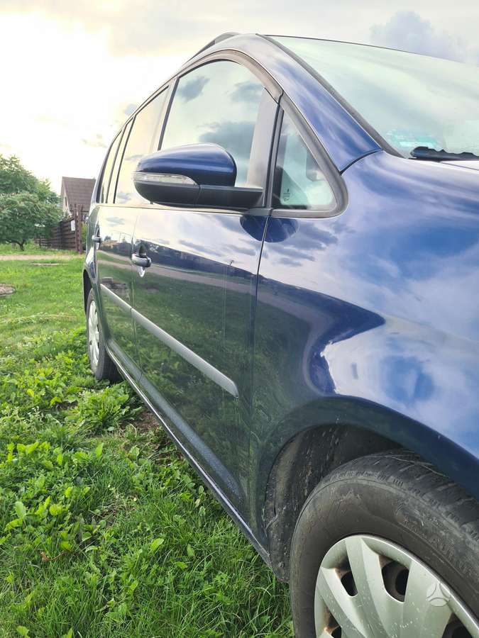 Volkswagen Touran 2009 — photo 8