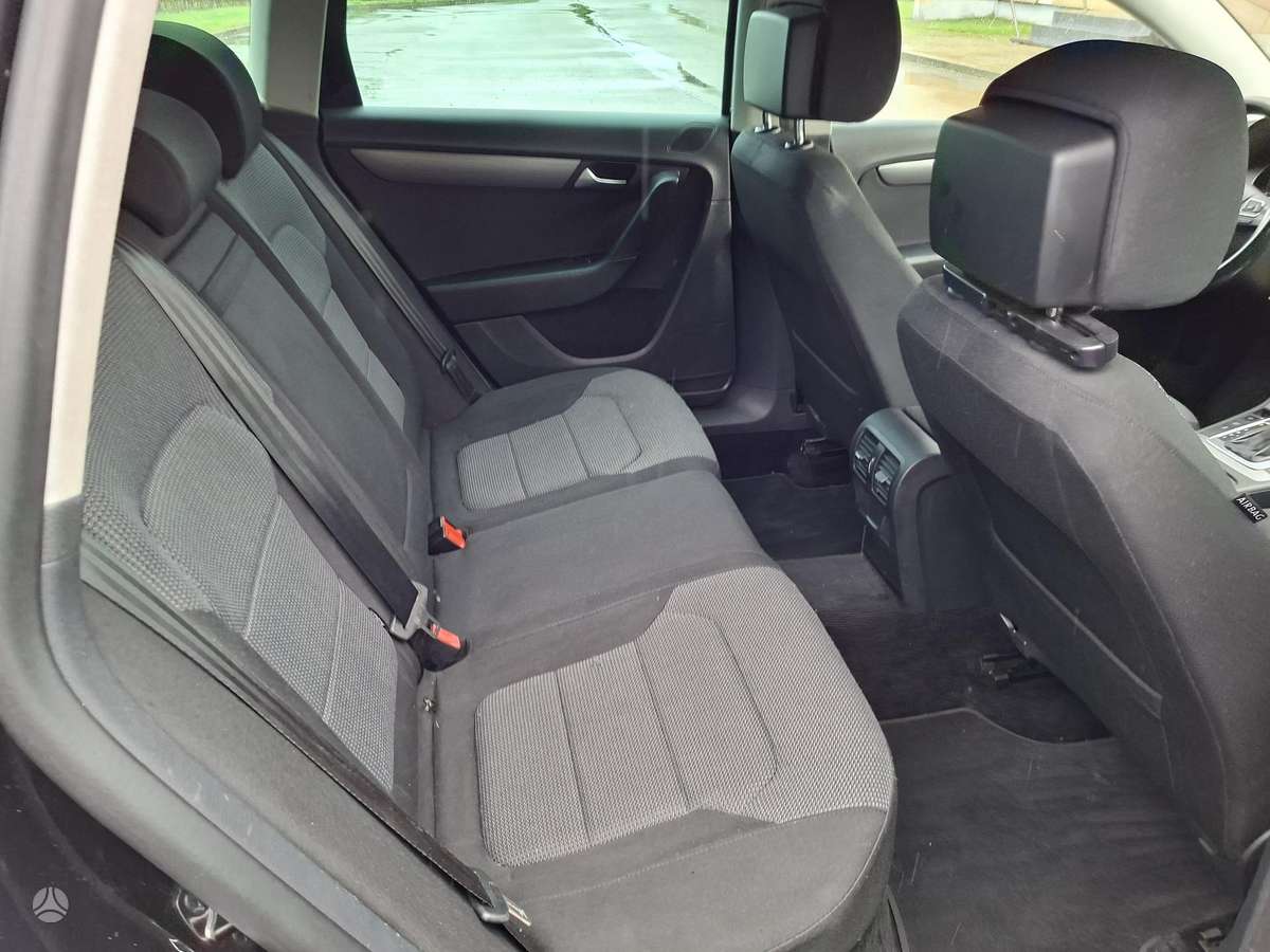 Volkswagen Passat 2011 — photo 11