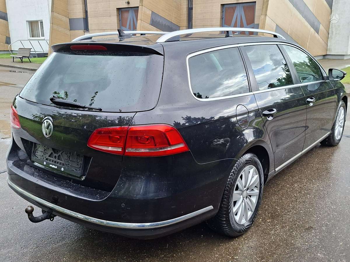 Volkswagen Passat 2011 — interior