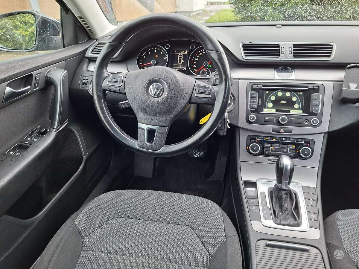 Volkswagen Passat 2011 — photo 5