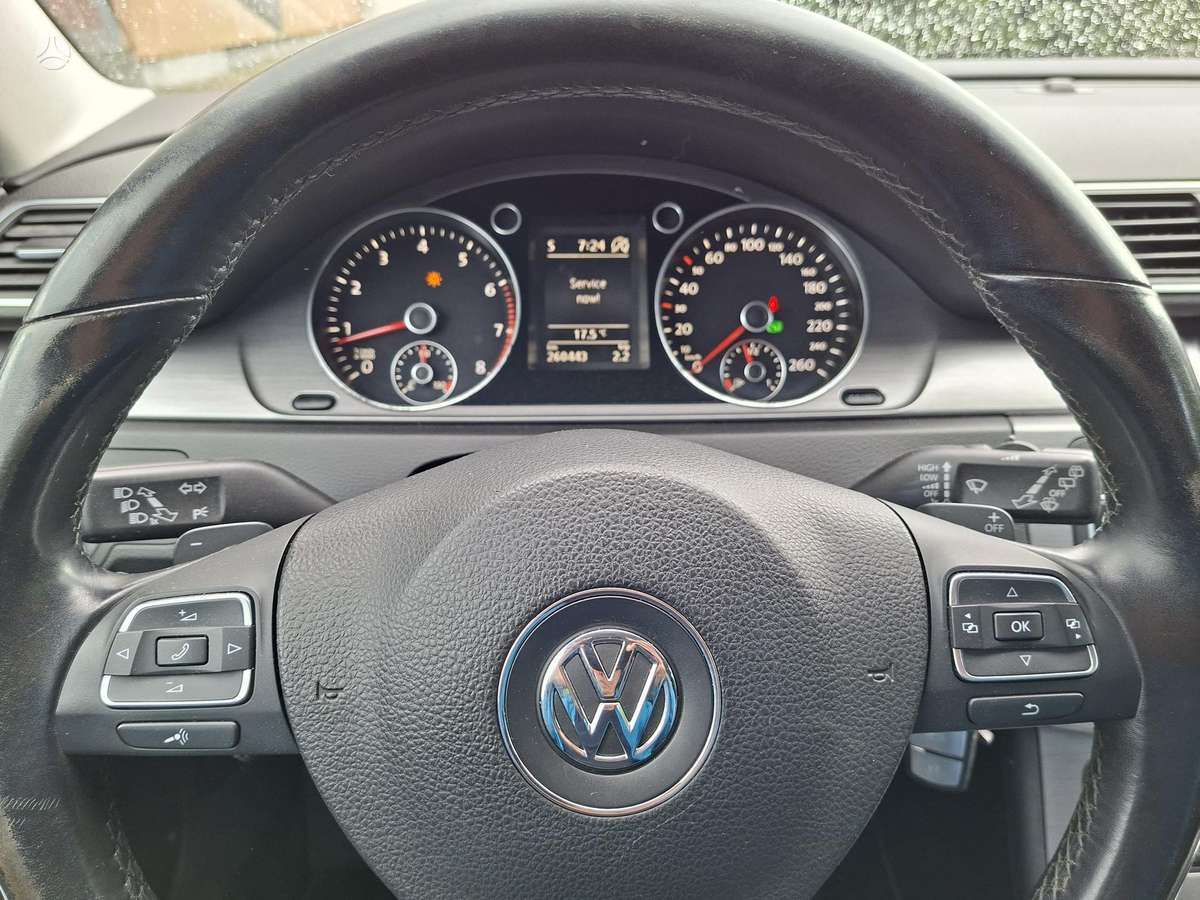 Volkswagen Passat 2011 — photo 6
